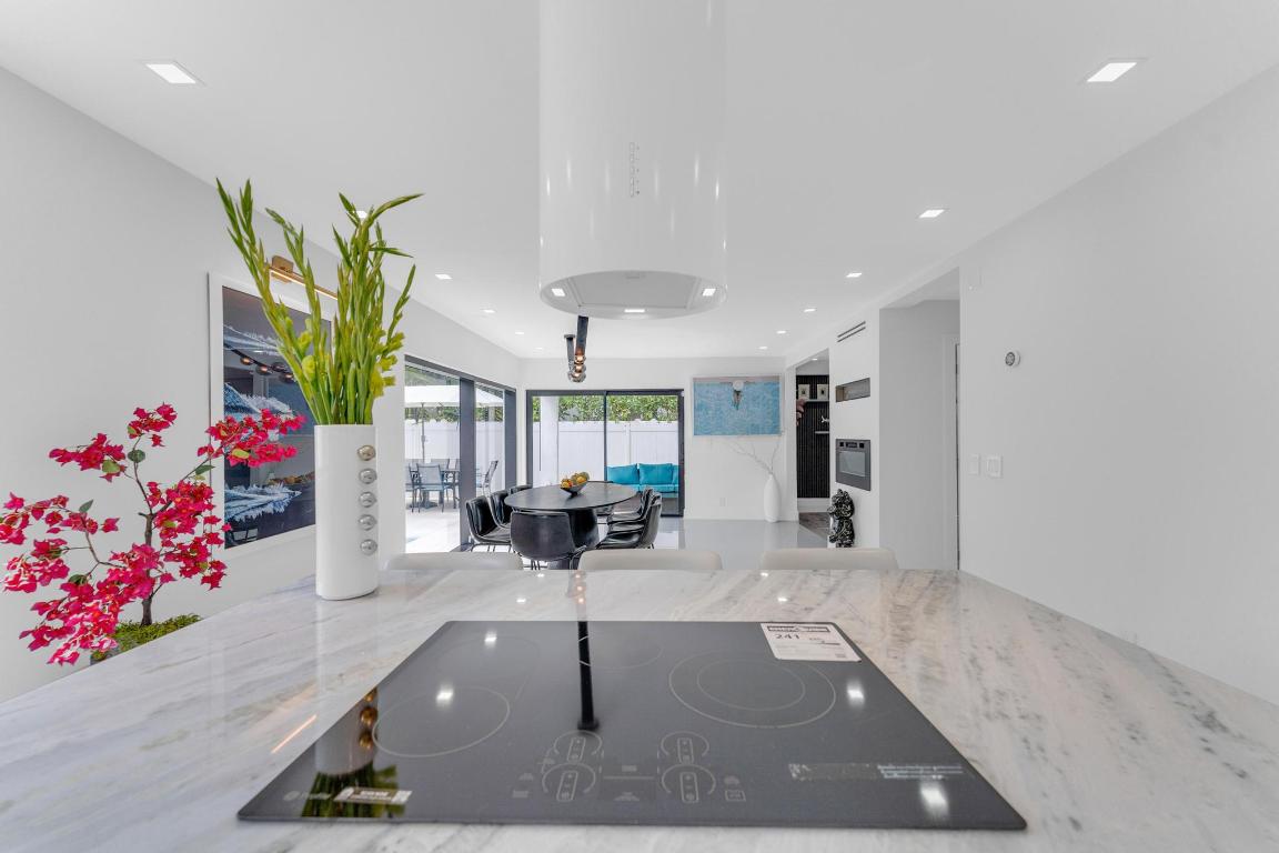 2724 N Ocean Fort Lauderdale, FL 33308