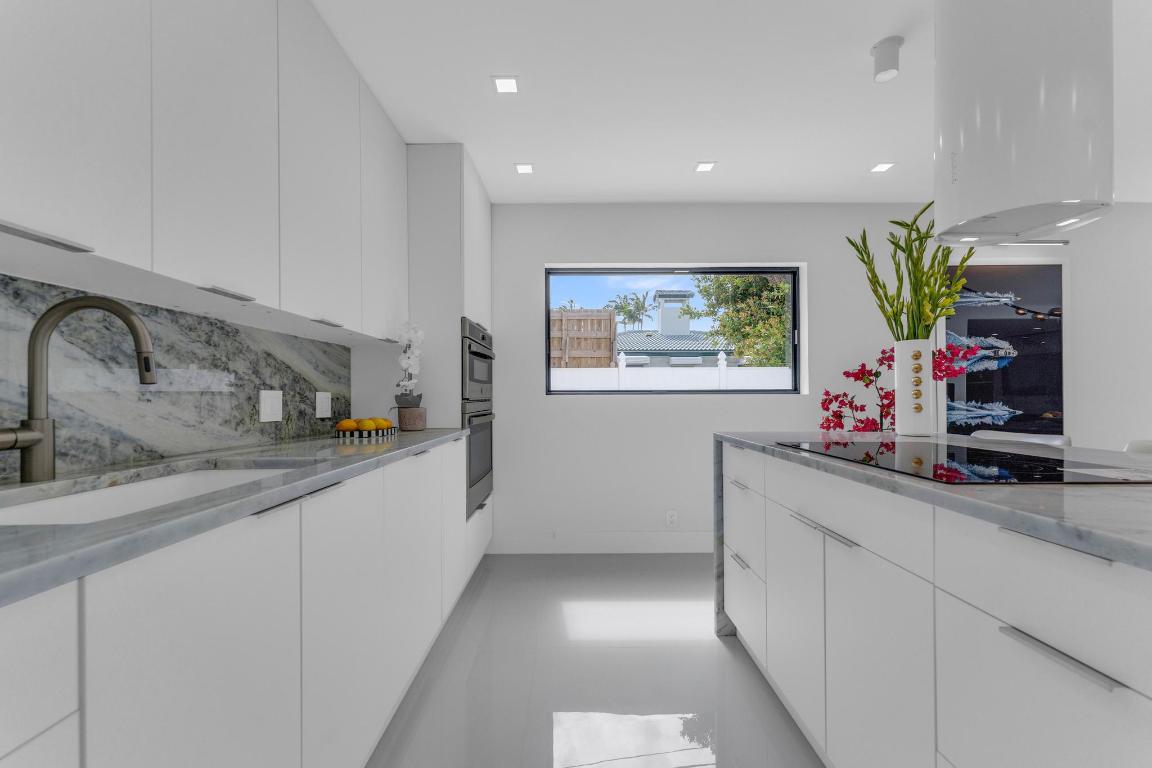 2724 N Ocean Fort Lauderdale, FL 33308