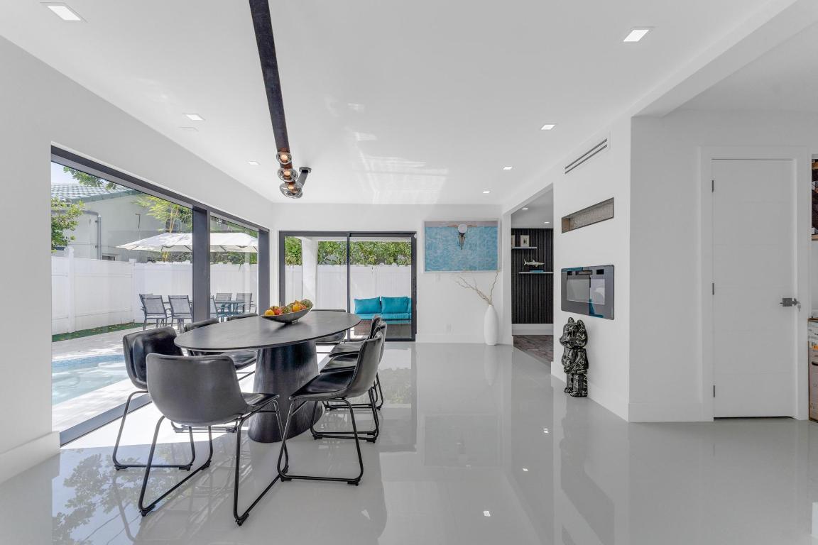 2724 N Ocean Fort Lauderdale, FL 33308