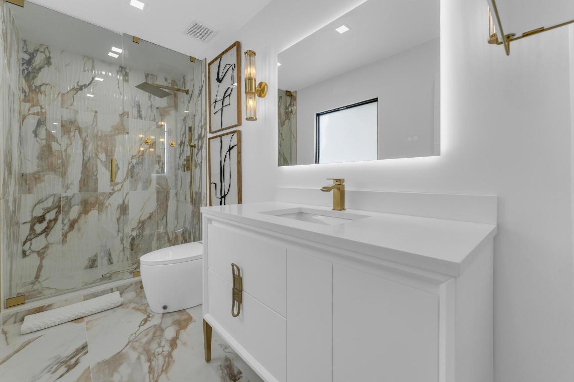 2724 N Ocean Fort Lauderdale, FL 33308