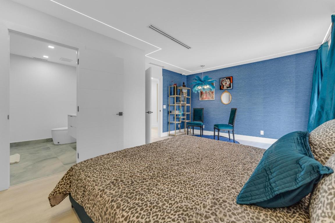 2724 N Ocean Fort Lauderdale, FL 33308