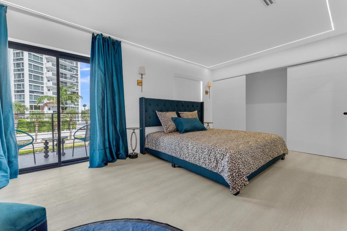 2724 N Ocean Fort Lauderdale, FL 33308