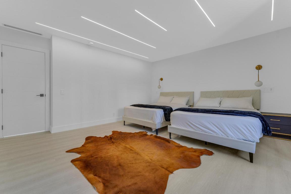 2724 N Ocean Fort Lauderdale, FL 33308