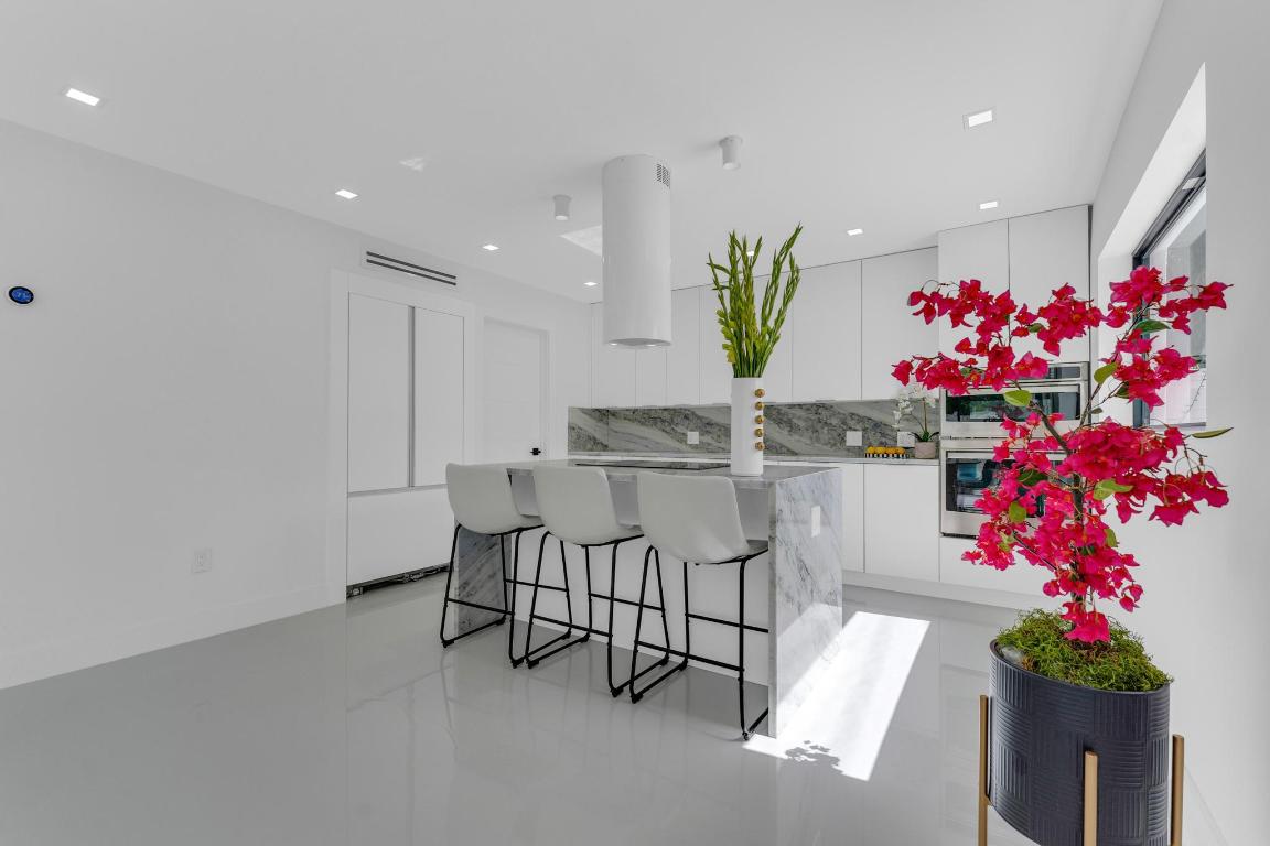 2724 N Ocean Fort Lauderdale, FL 33308