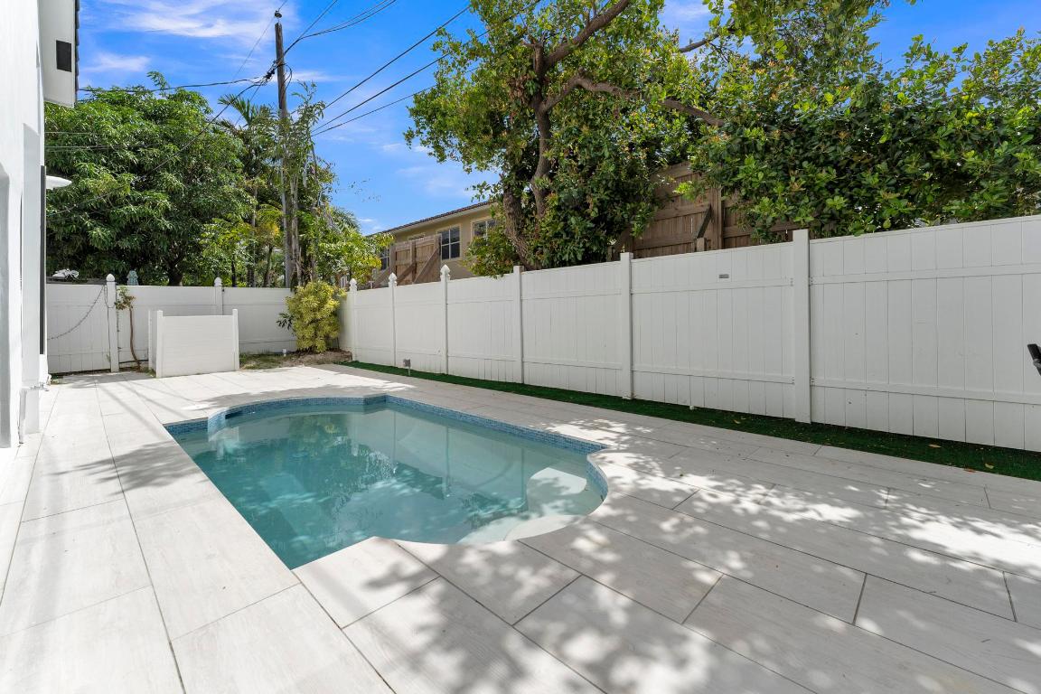 2724 N Ocean Fort Lauderdale, FL 33308