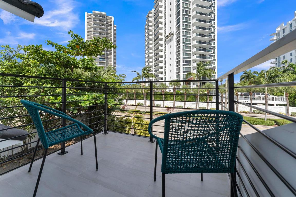 2724 N Ocean Fort Lauderdale, FL 33308