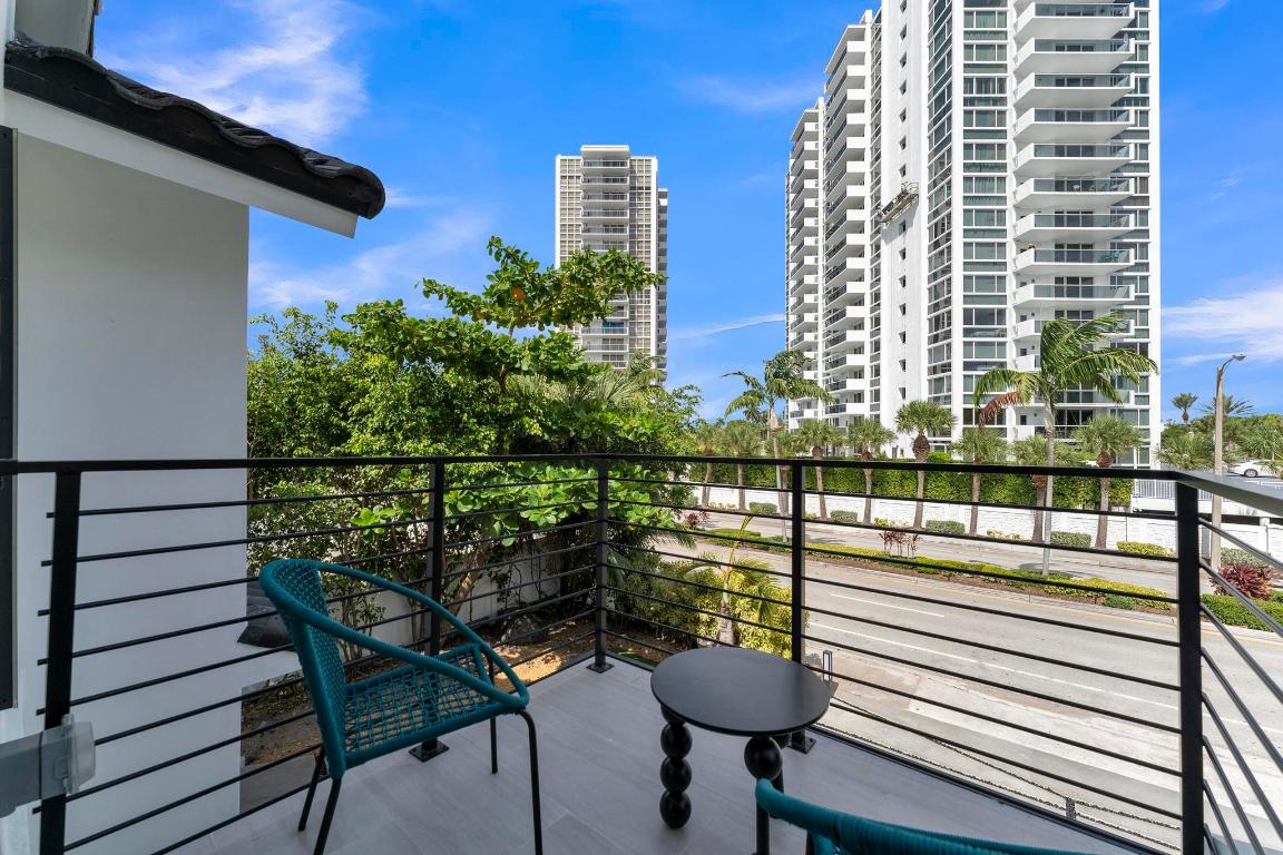 2724 N Ocean Fort Lauderdale, FL 33308