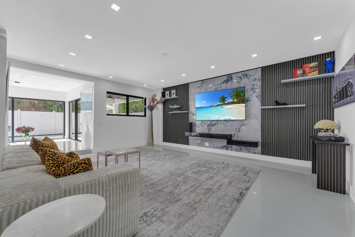 2724 N Ocean Fort Lauderdale, FL 33308