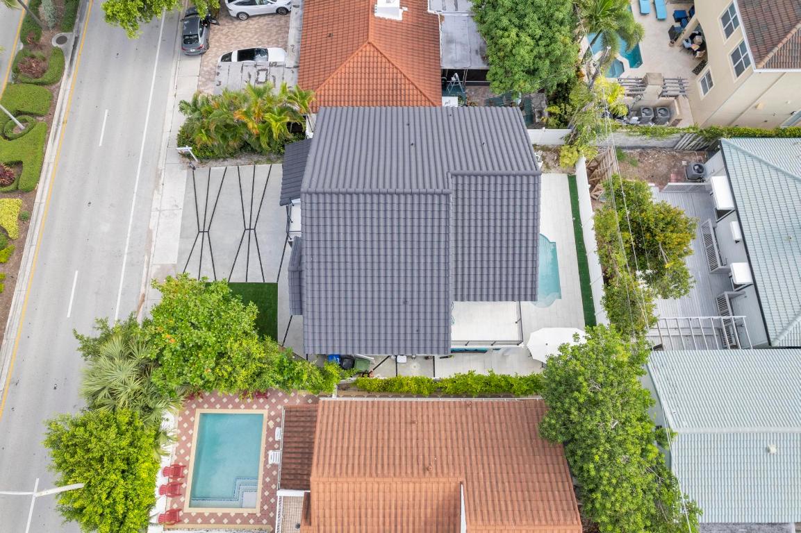 2724 N Ocean Fort Lauderdale, FL 33308