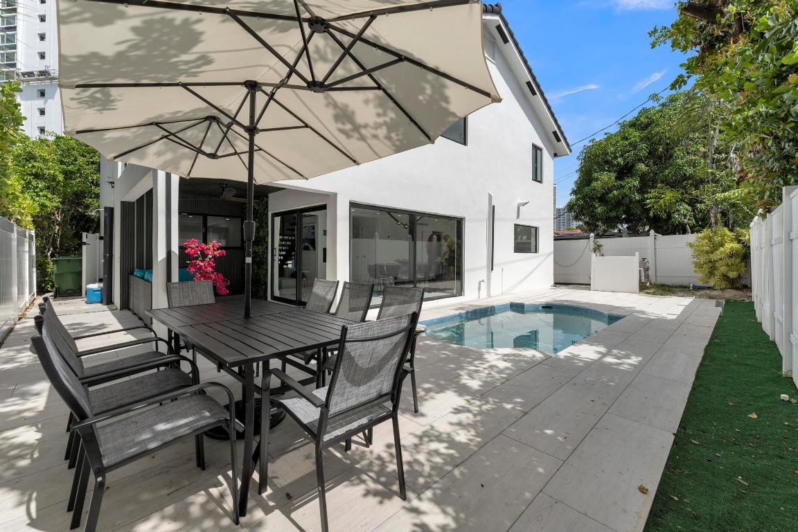 2724 N Ocean Fort Lauderdale, FL 33308