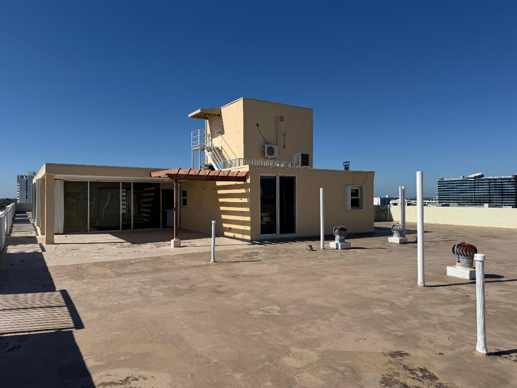 2000 NE 135th #Ph North Miami, FL 33181