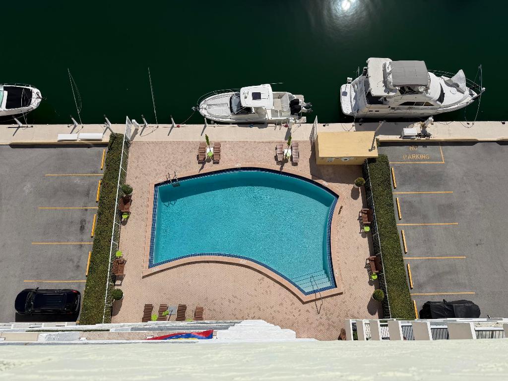 2000 NE 135th #Ph North Miami, FL 33181