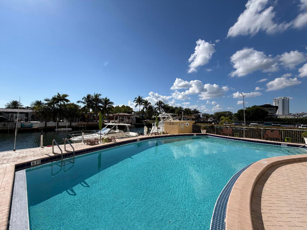 2000 NE 135th #Ph North Miami, FL 33181