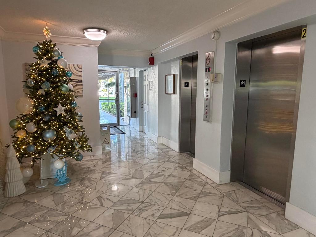 2000 NE 135th #Ph North Miami, FL 33181