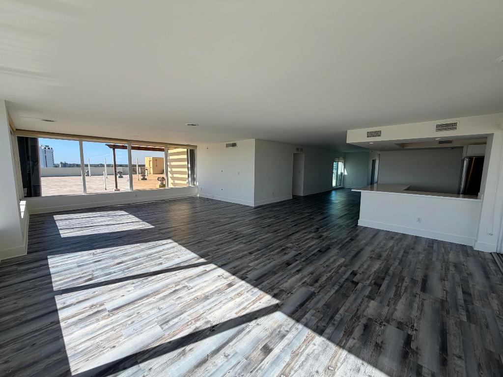 2000 NE 135th #Ph North Miami, FL 33181