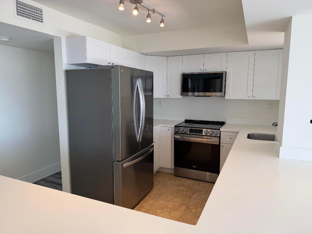 2000 NE 135th #Ph North Miami, FL 33181