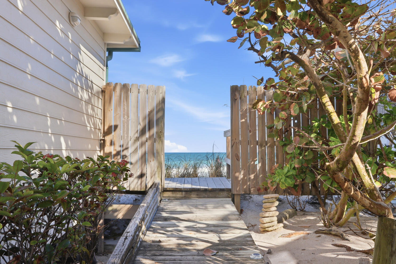 1031 SE Macarthur Stuart, FL 34996