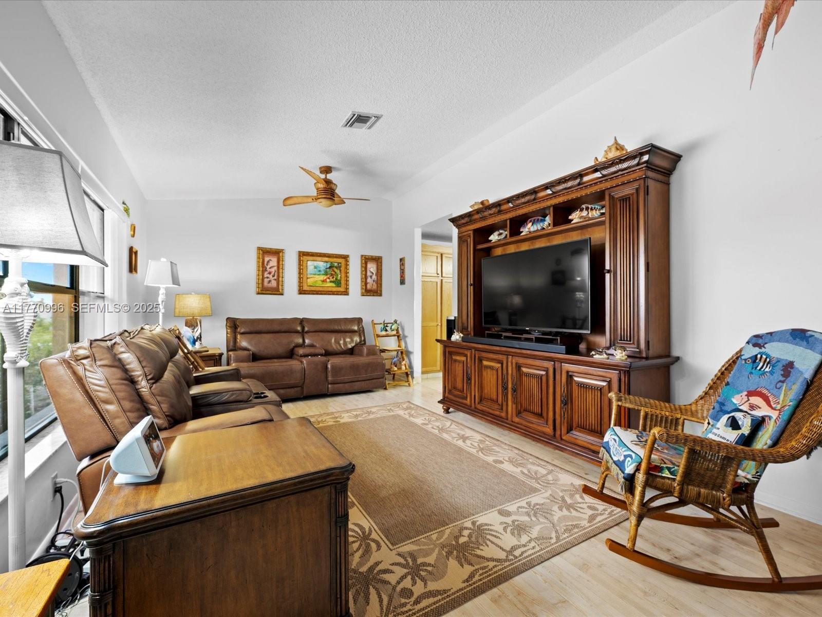 102 Chapel Tequesta, FL 33469