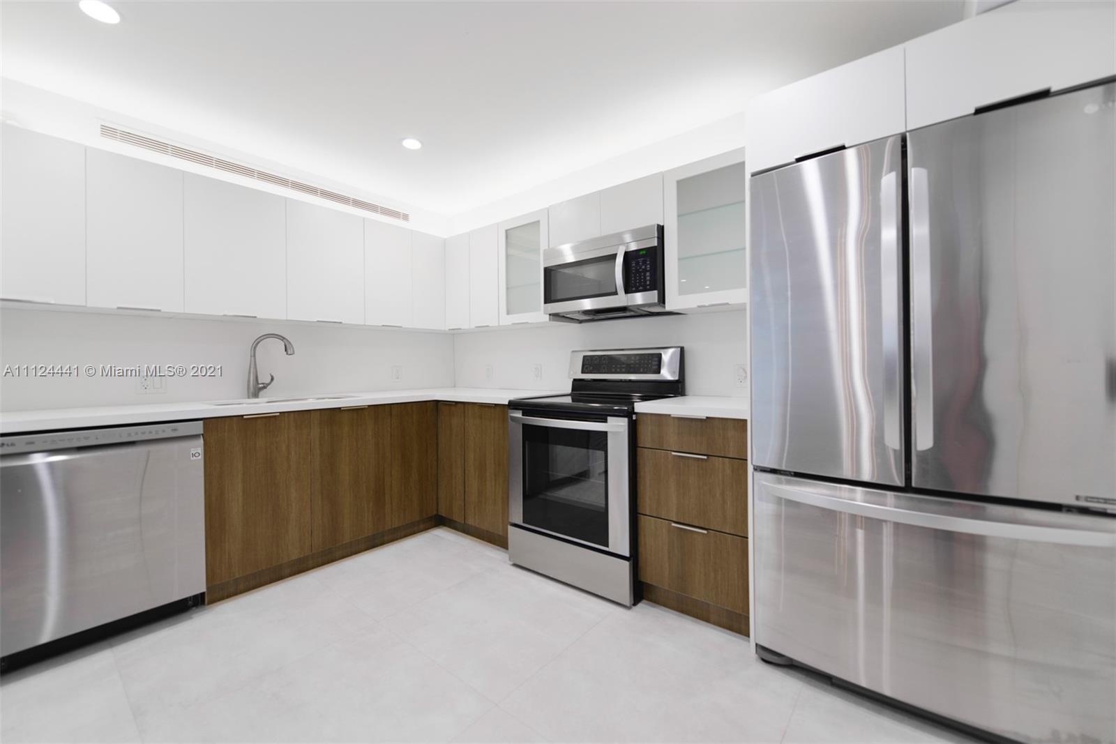 575 Crandon Blvd #913
