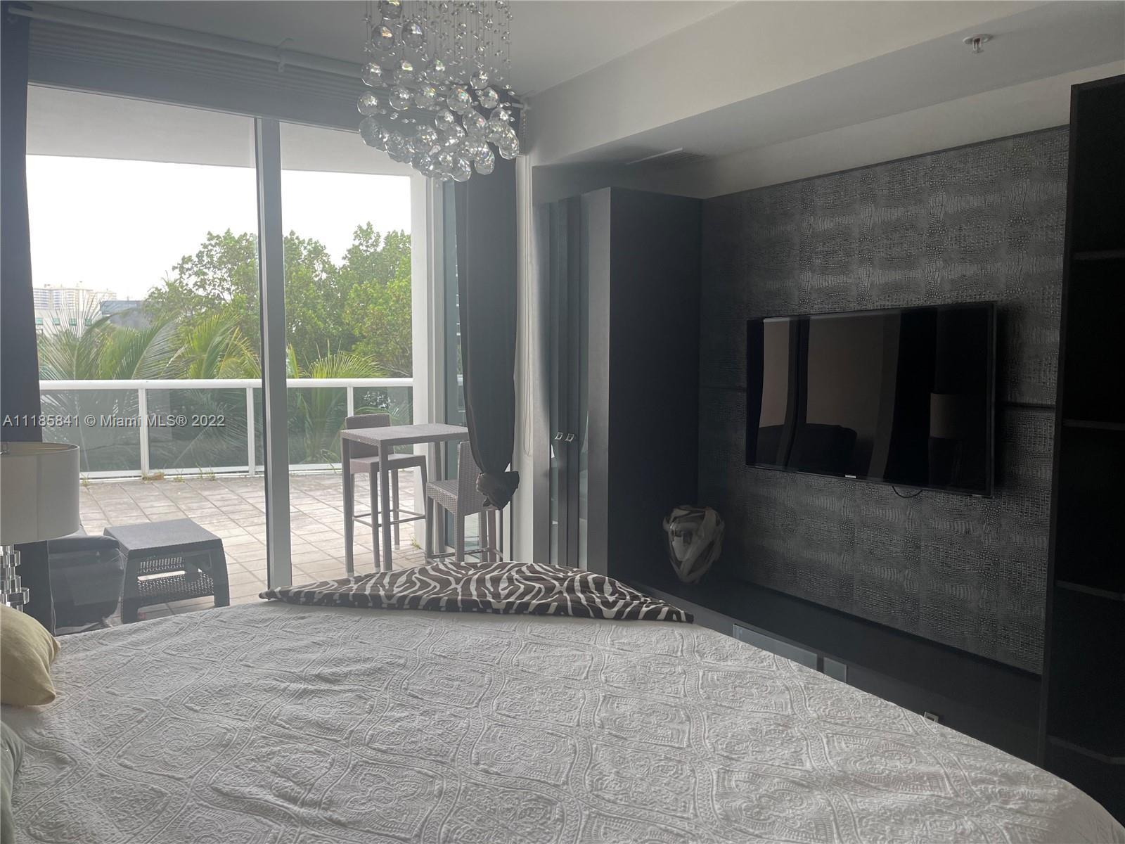18201 Collins Ave #503