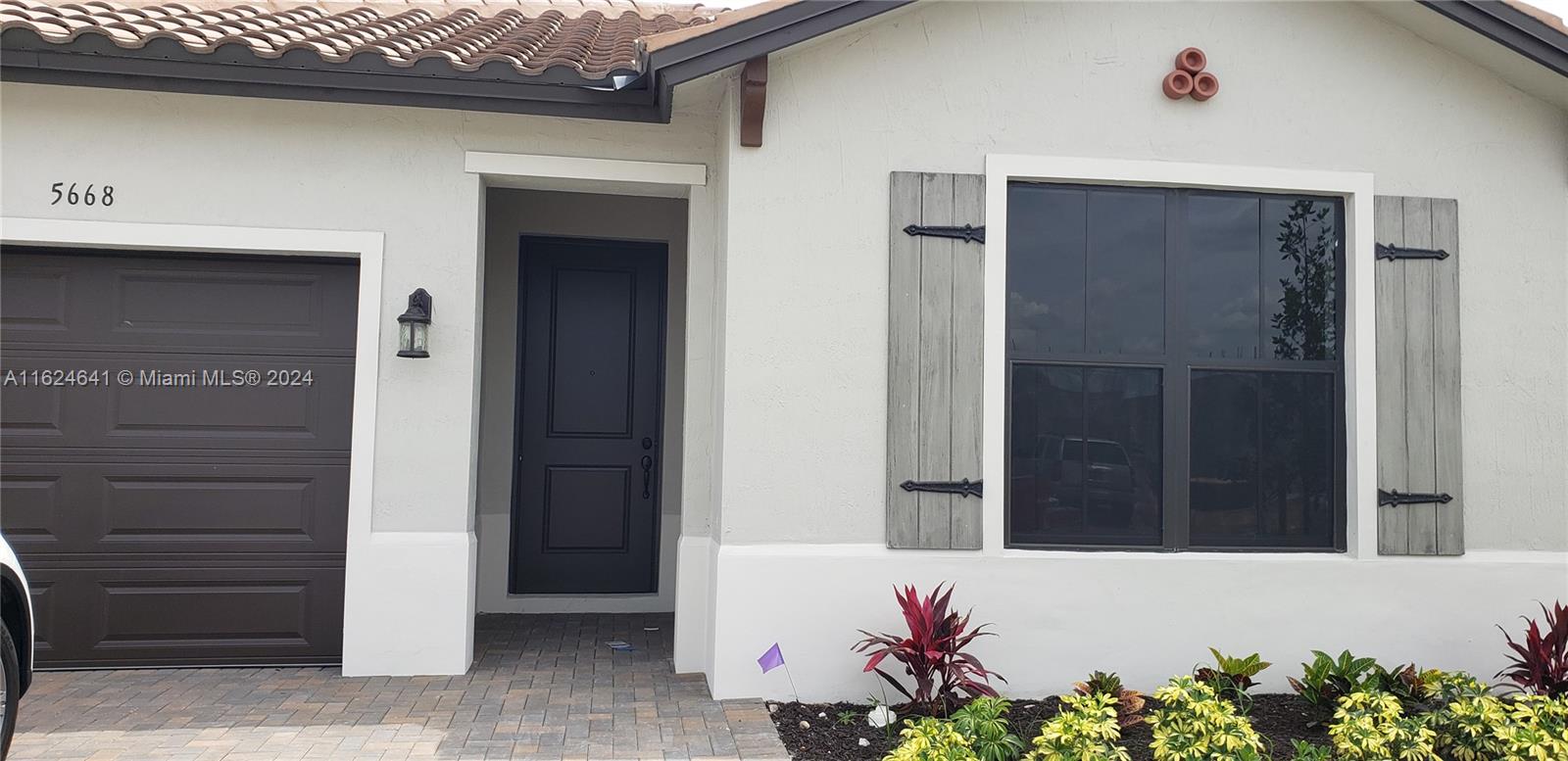5668 Cerva Ln