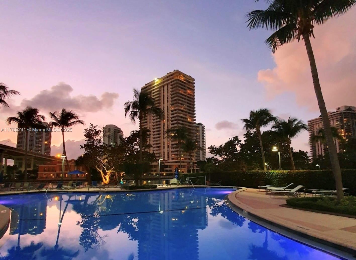 19390 Collins Ave #312