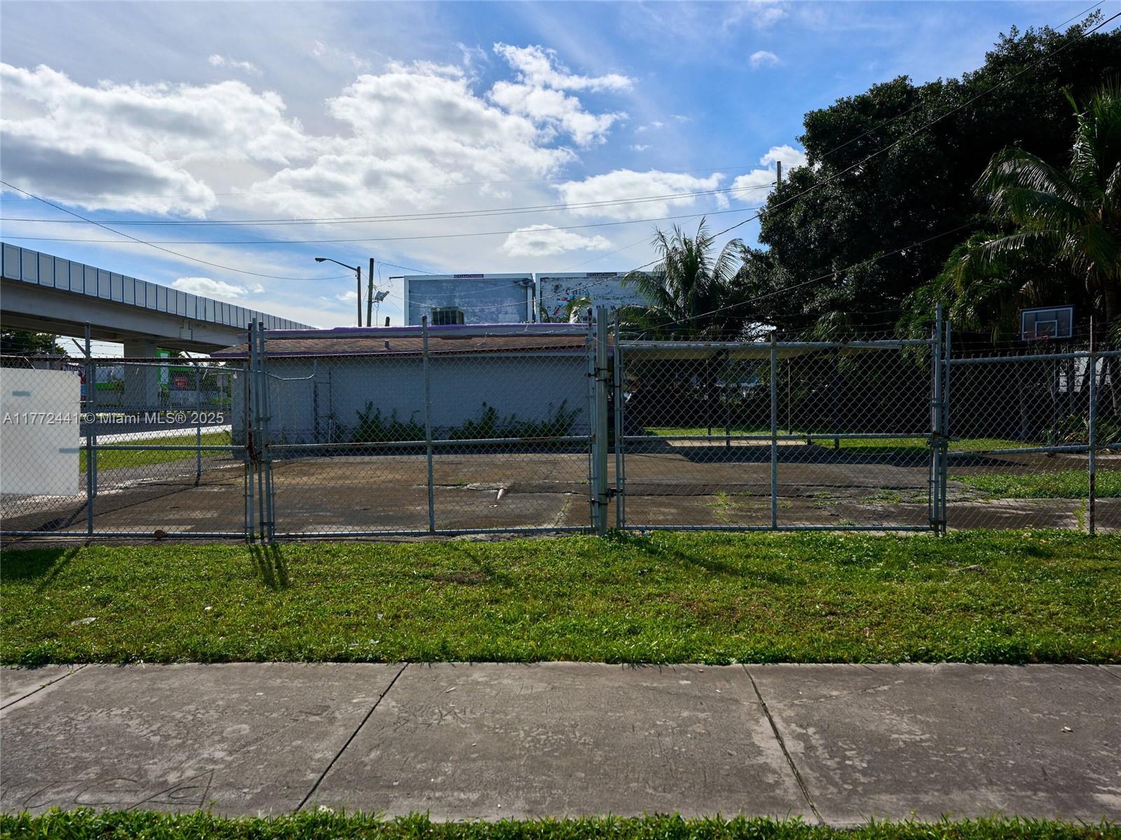 5832 NW 27th Ave Miami, FL 33142