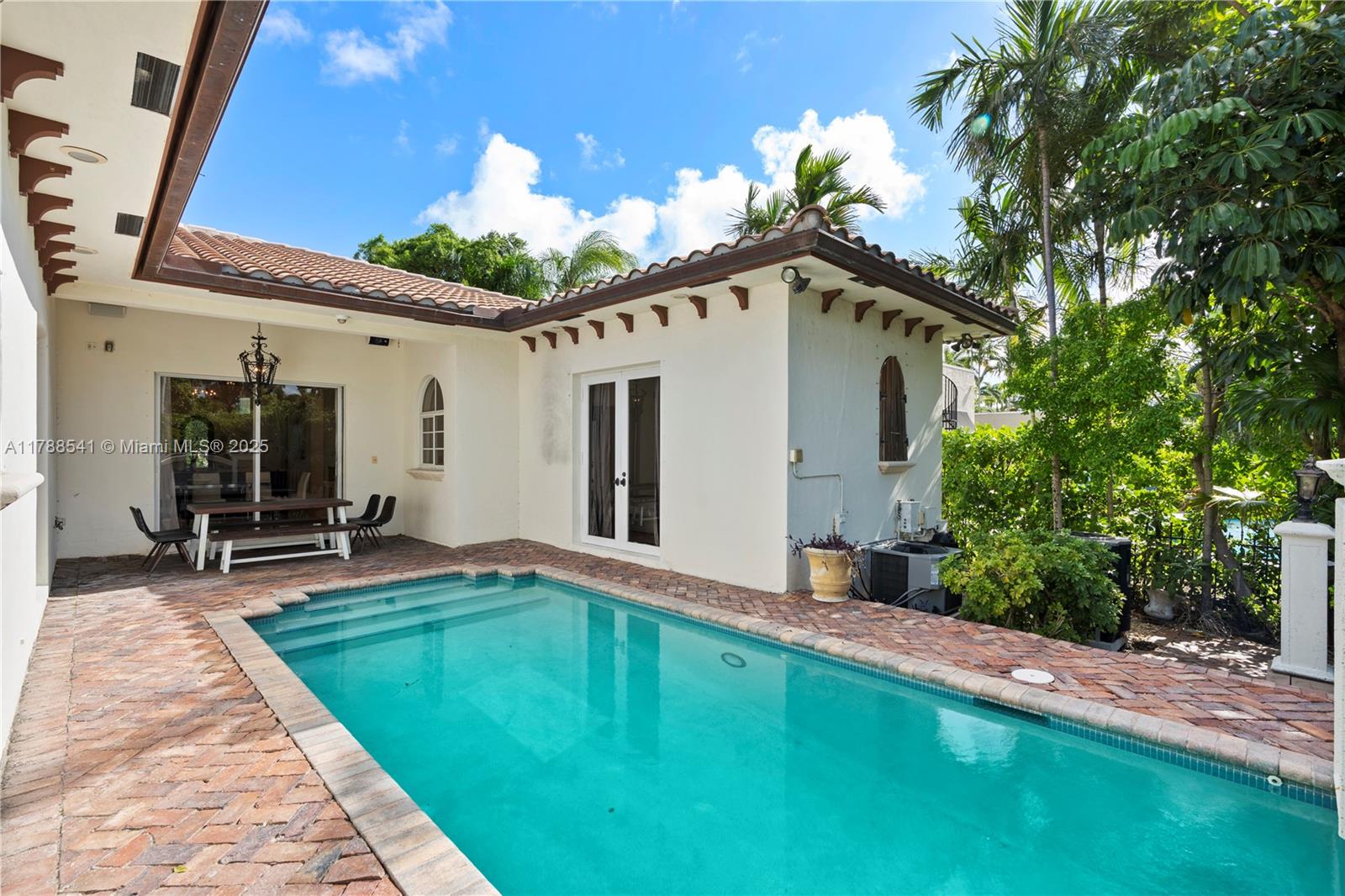 1223 Jackson St Hollywood, FL 33019