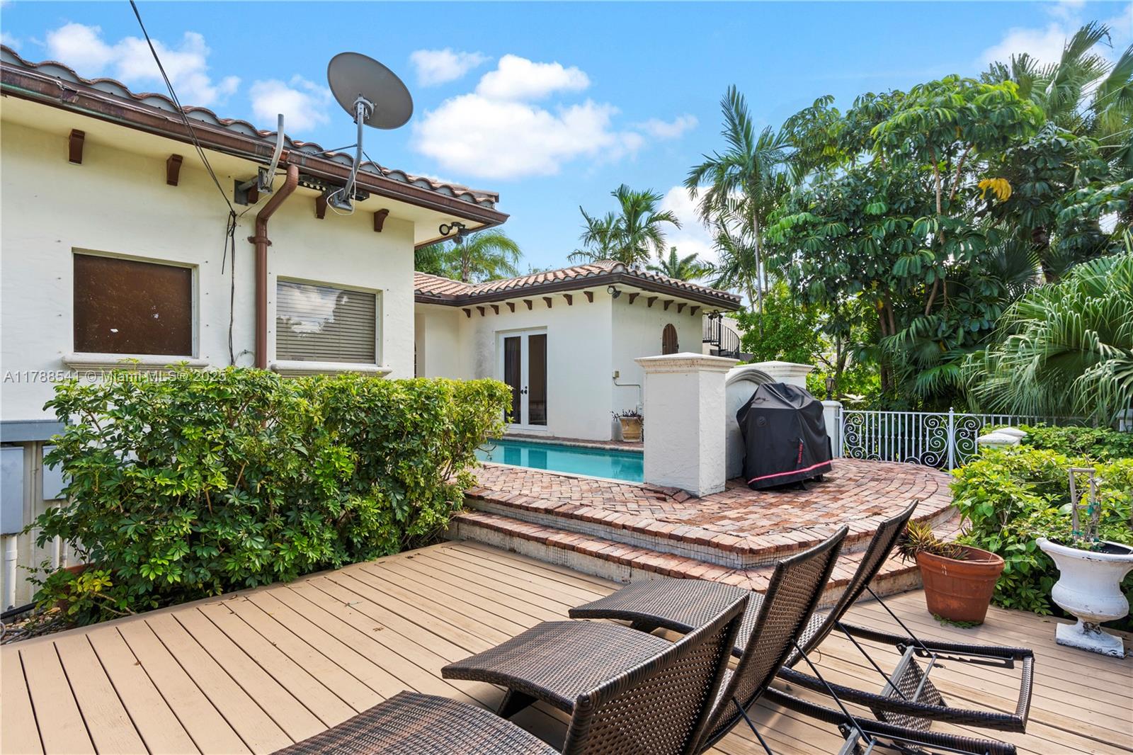 1223 Jackson St Hollywood, FL 33019