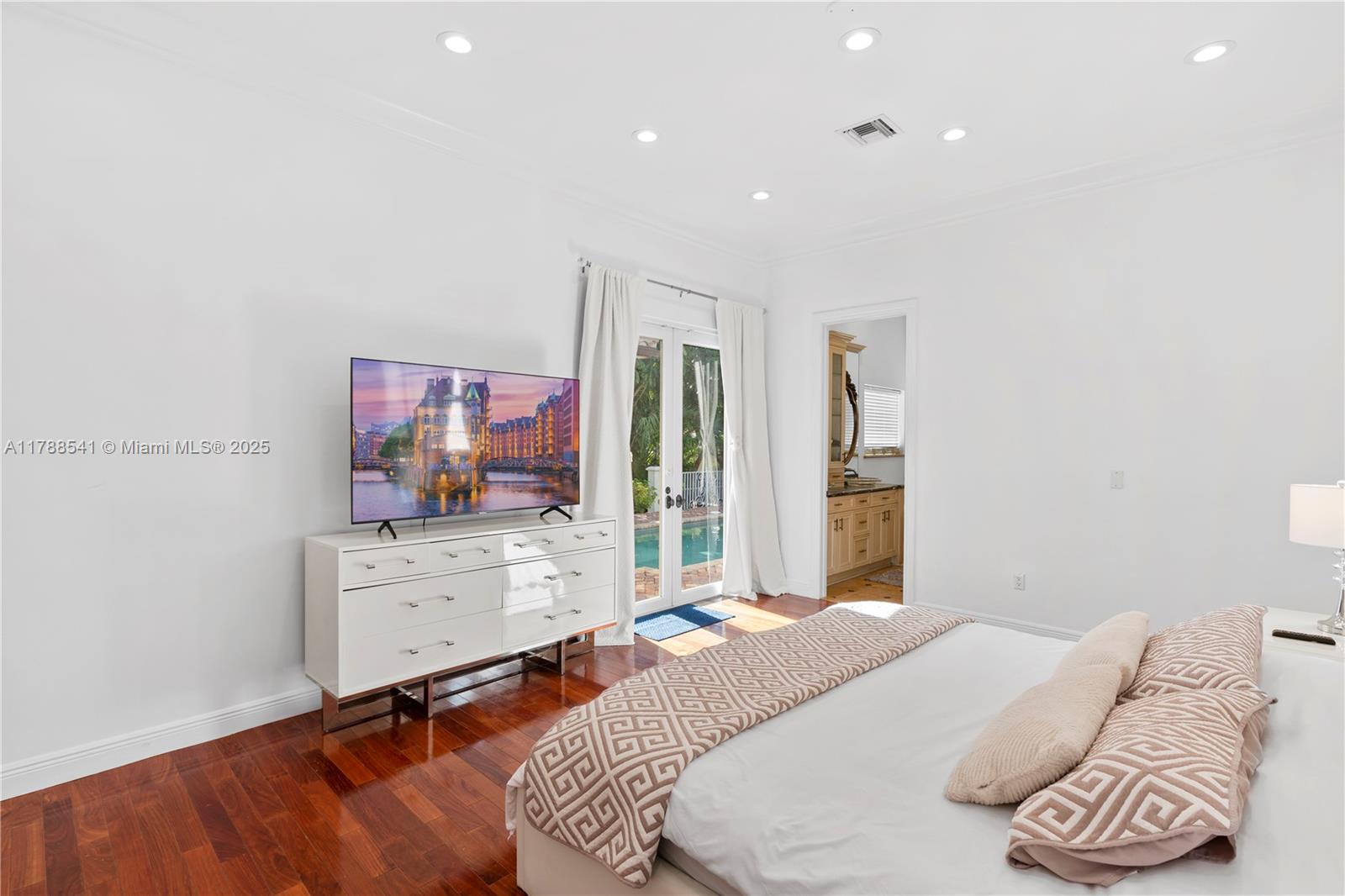 1223 Jackson St Hollywood, FL 33019