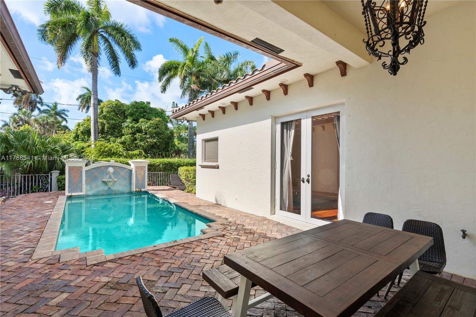 1223 Jackson St Hollywood, FL 33019