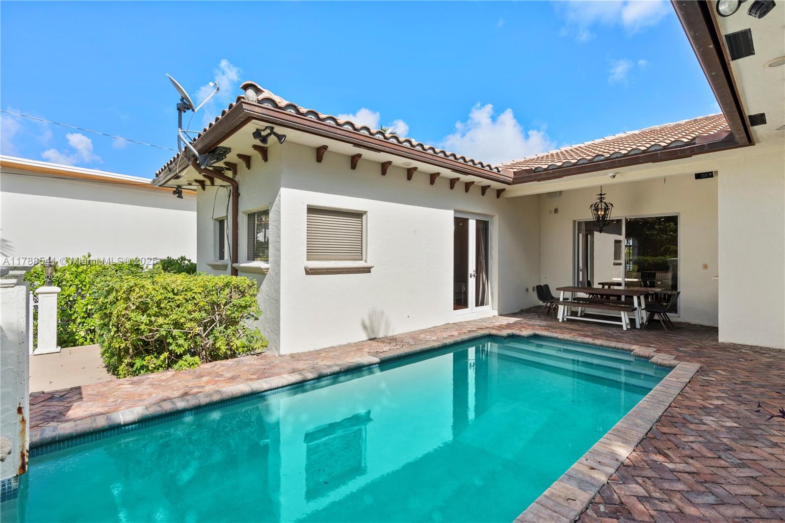 1223 Jackson St Hollywood, FL 33019