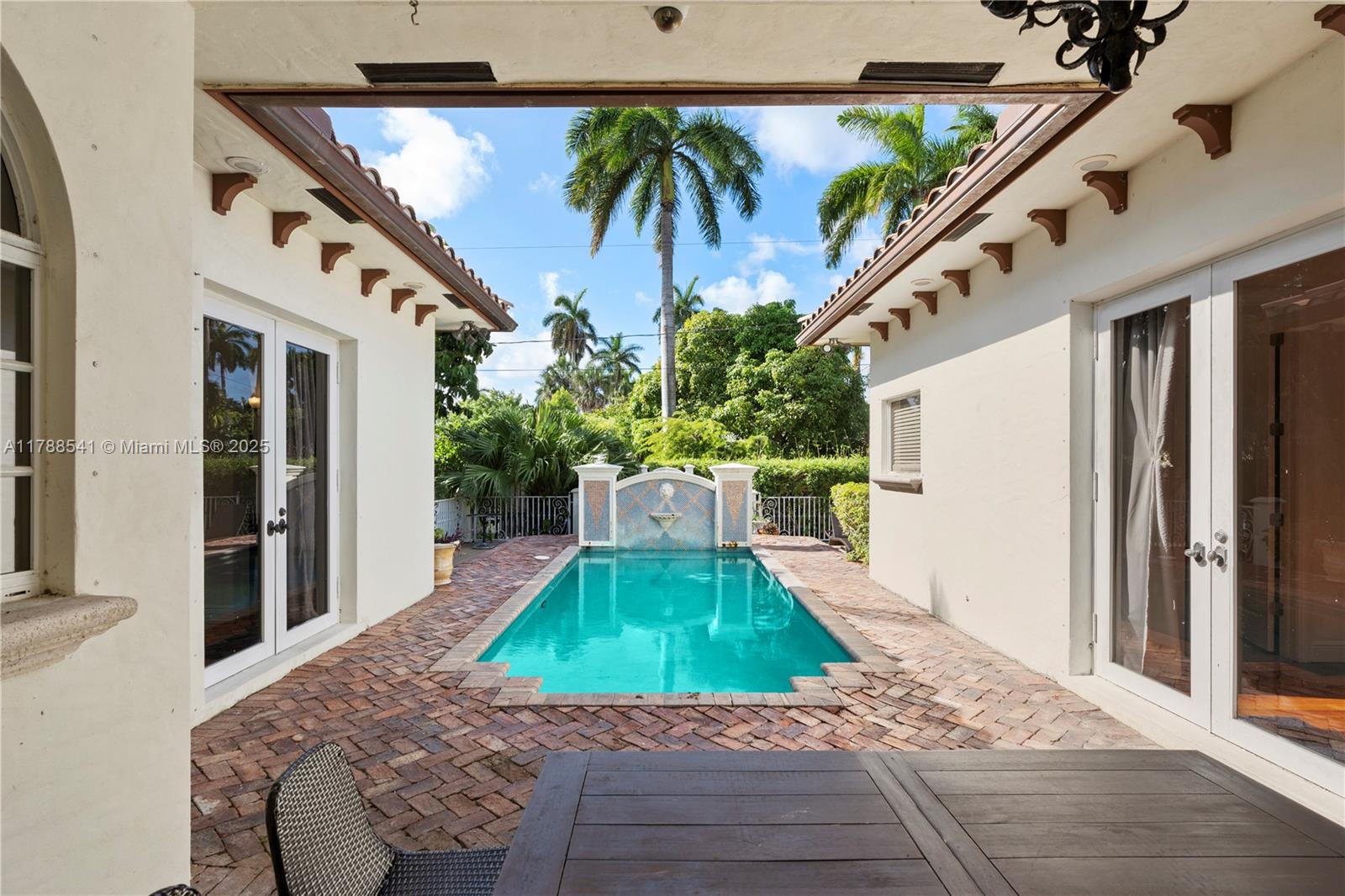 1223 Jackson St Hollywood, FL 33019