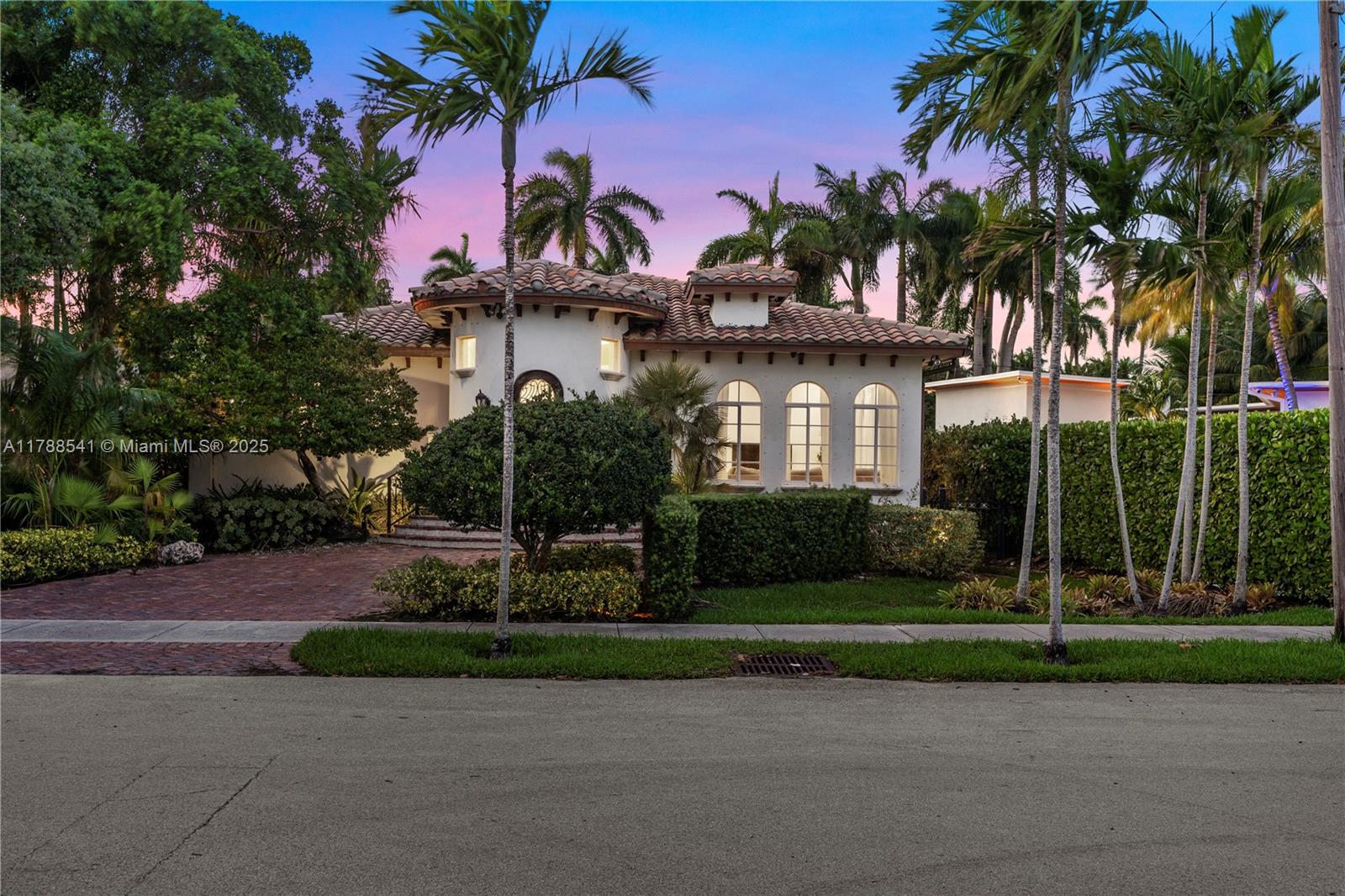 1223 Jackson St Hollywood, FL 33019