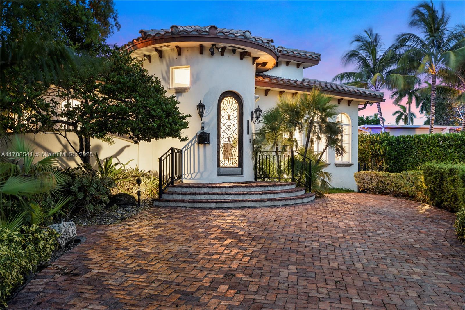 1223 Jackson St Hollywood, FL 33019