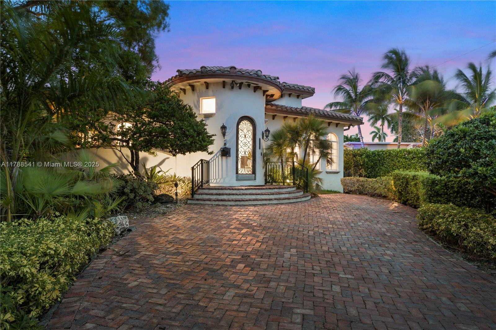 1223 Jackson St Hollywood, FL 33019