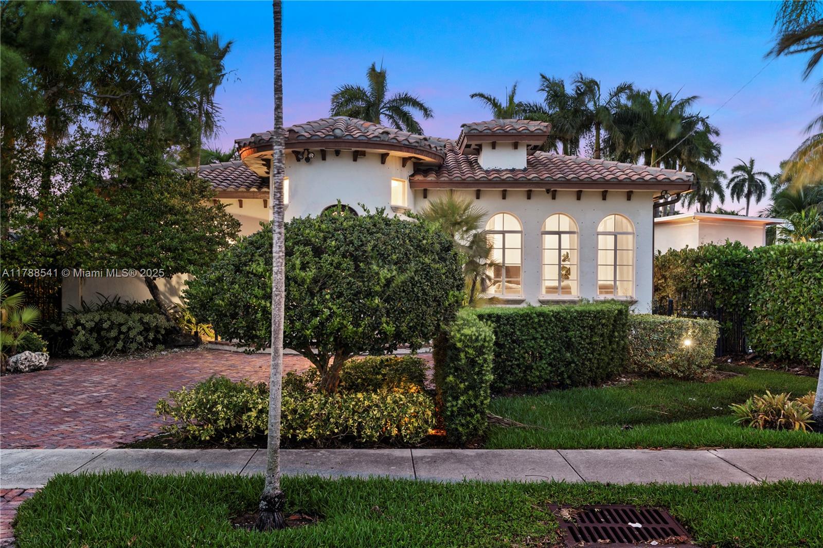 1223 Jackson St Hollywood, FL 33019