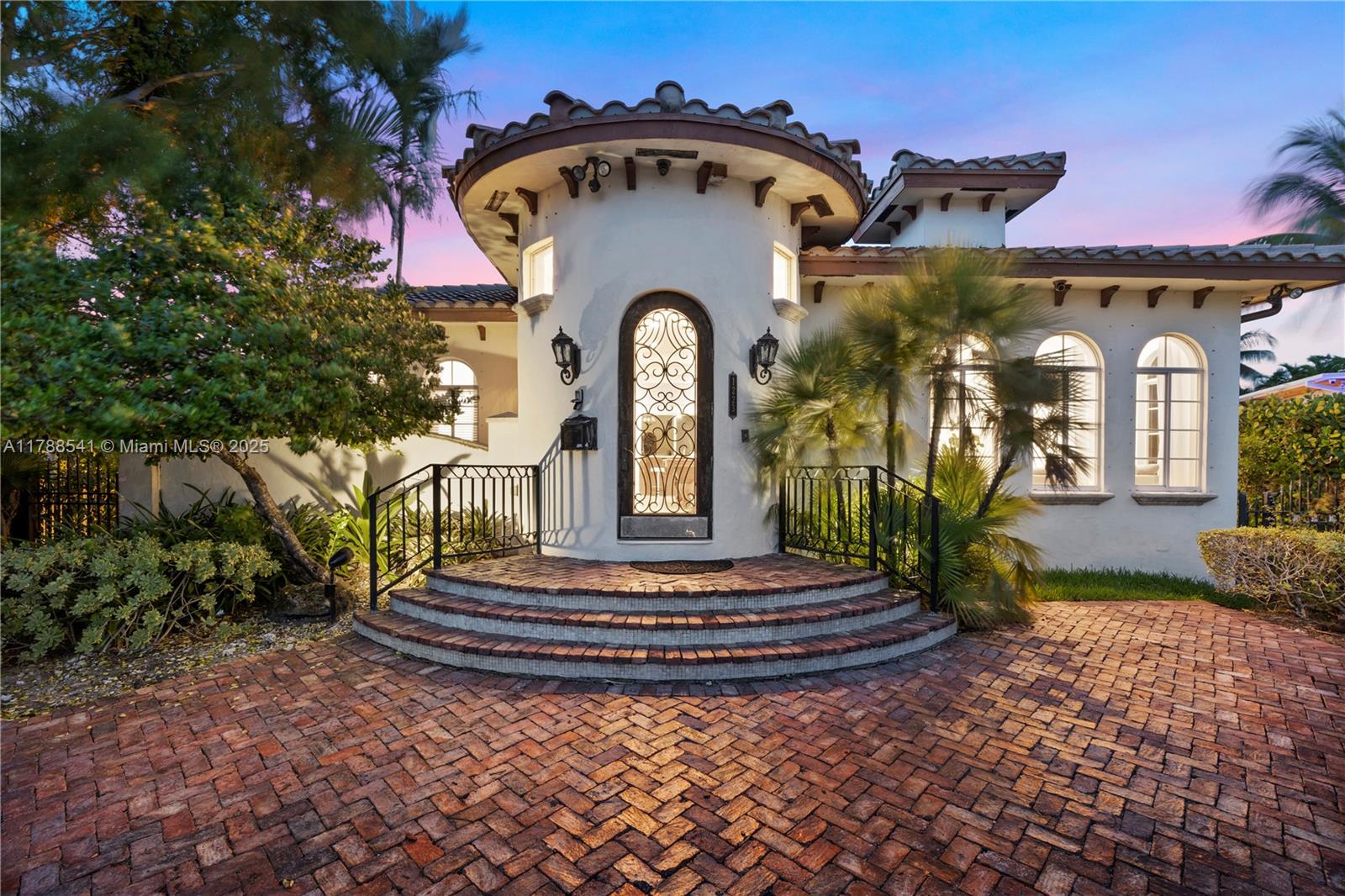 1223 Jackson St Hollywood, FL 33019