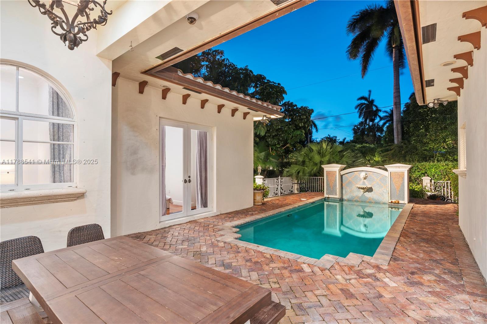 1223 Jackson St Hollywood, FL 33019