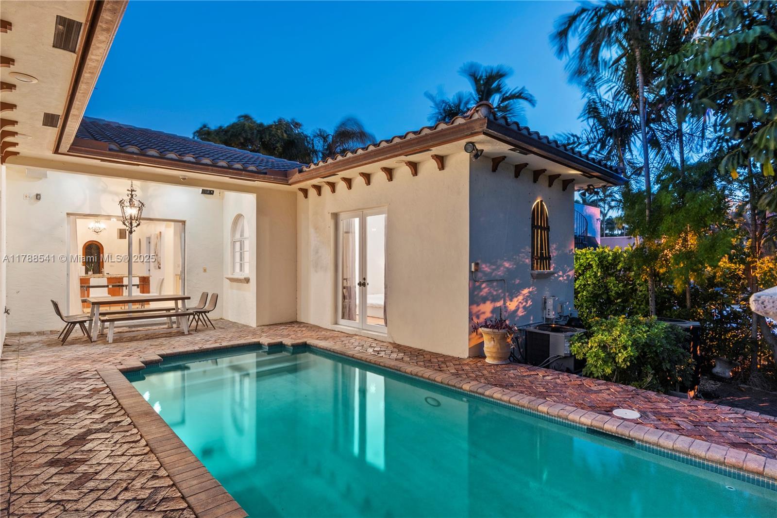 1223 Jackson St Hollywood, FL 33019