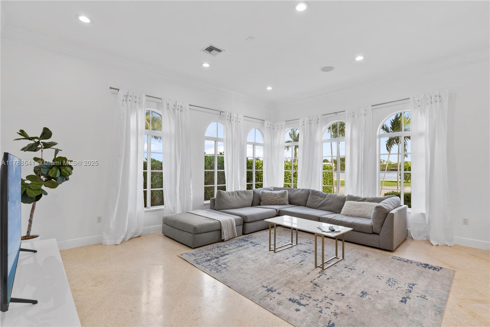 1223 Jackson St Hollywood, FL 33019