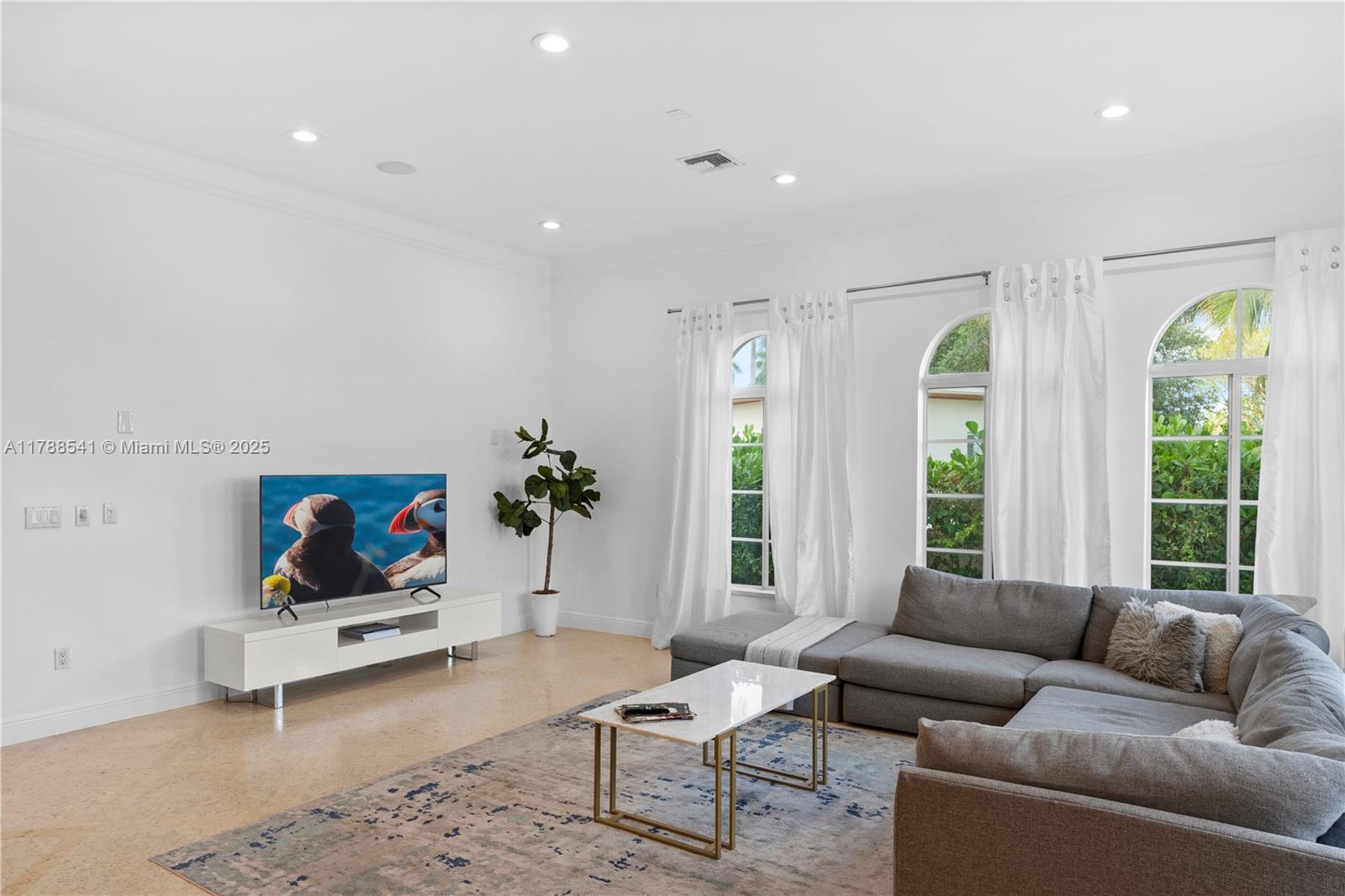 1223 Jackson St Hollywood, FL 33019