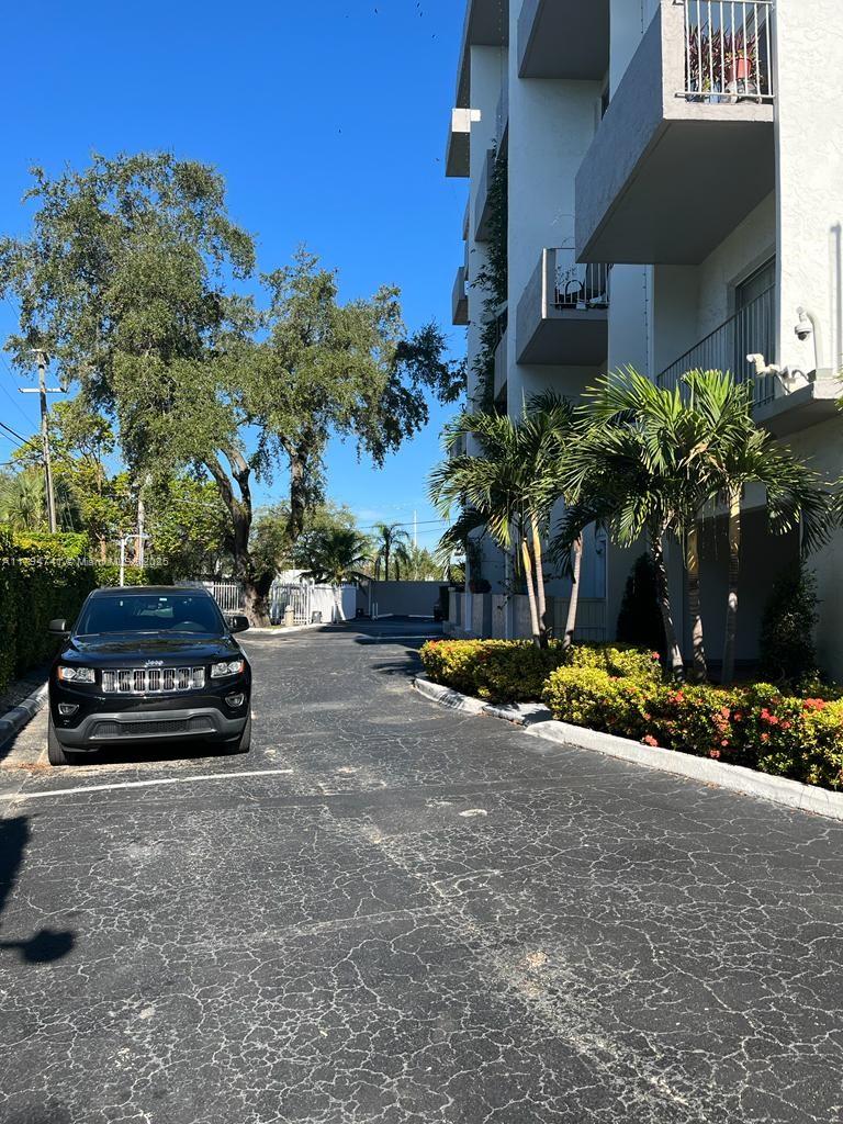 2020 NE 135th St #609,North Miami, FL 33181