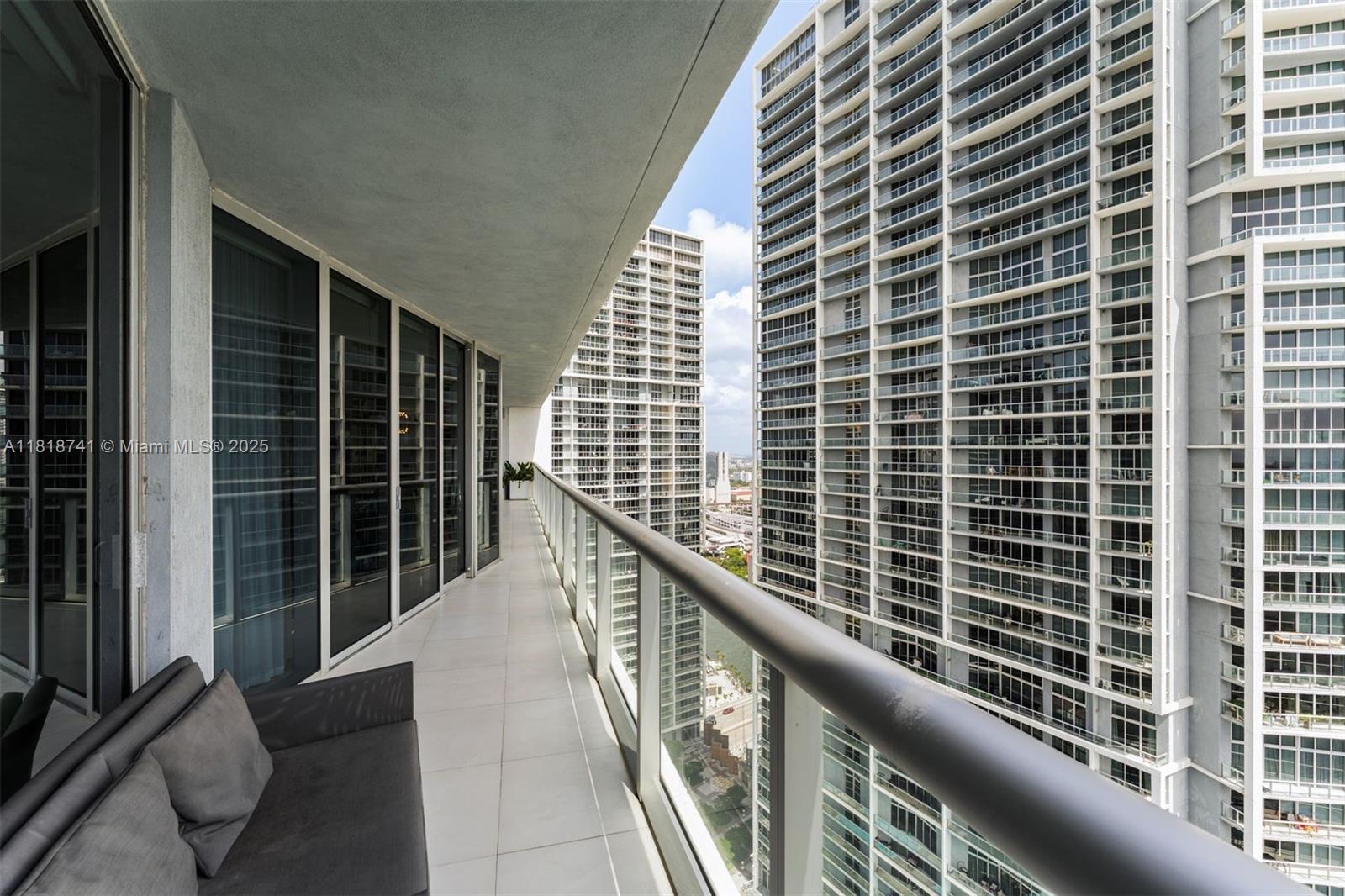 image Icon Brickell Ii18