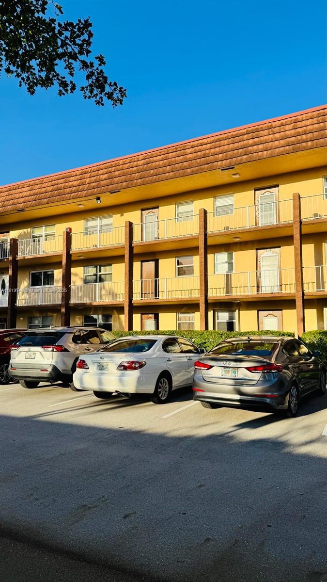 2720 N Pine Is Rd #103