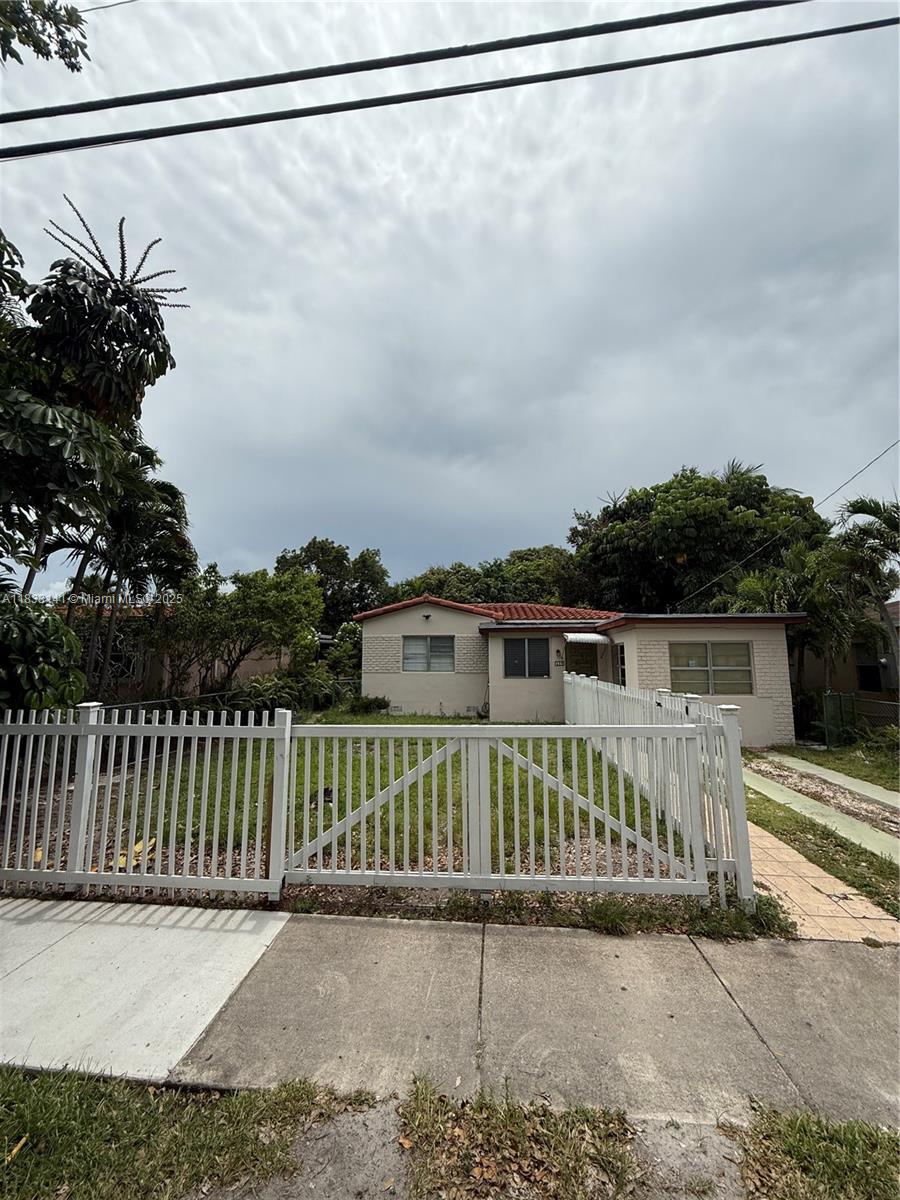 110 SW 64th Ct