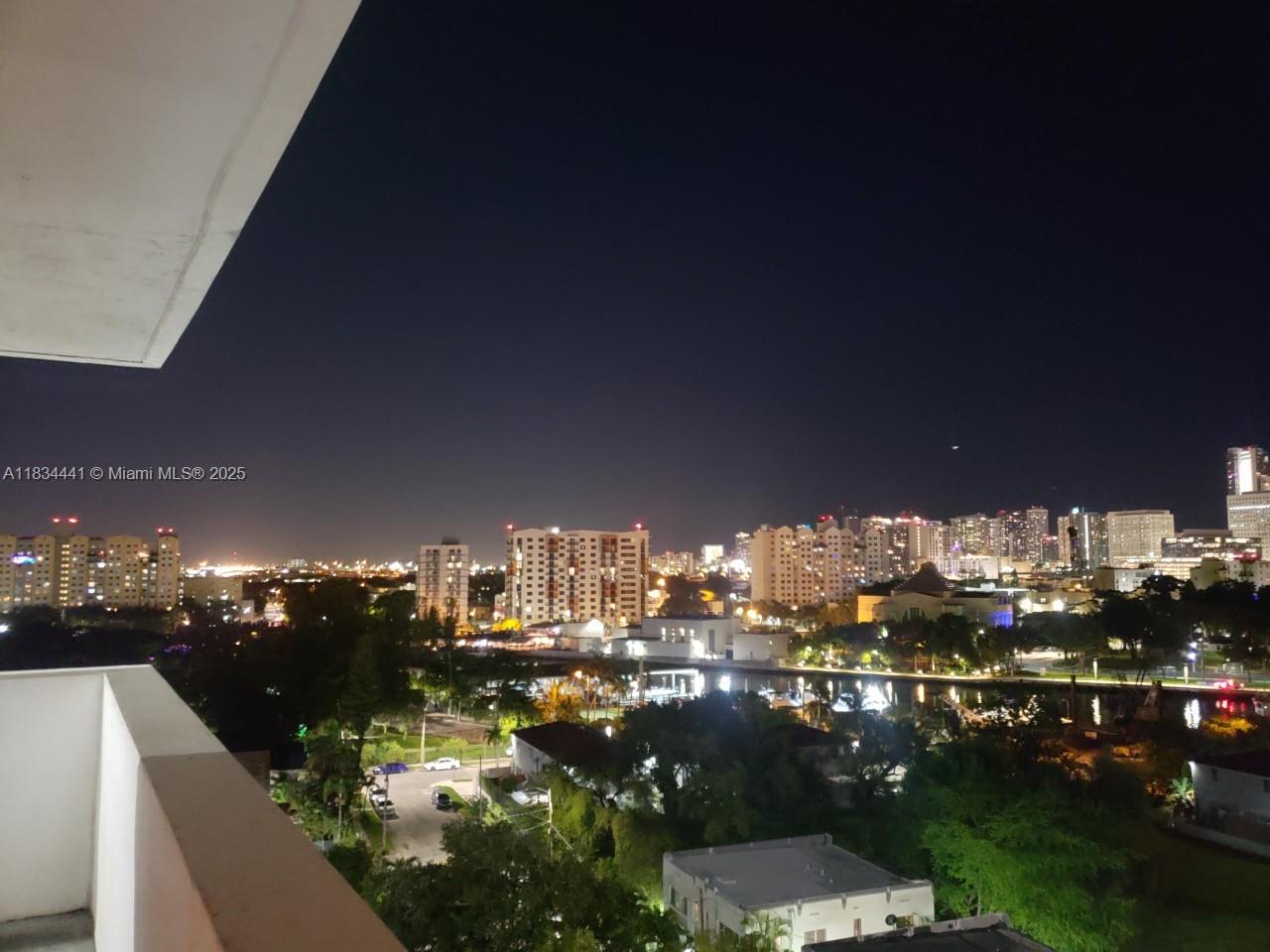 36 NW 6th Ave #906
