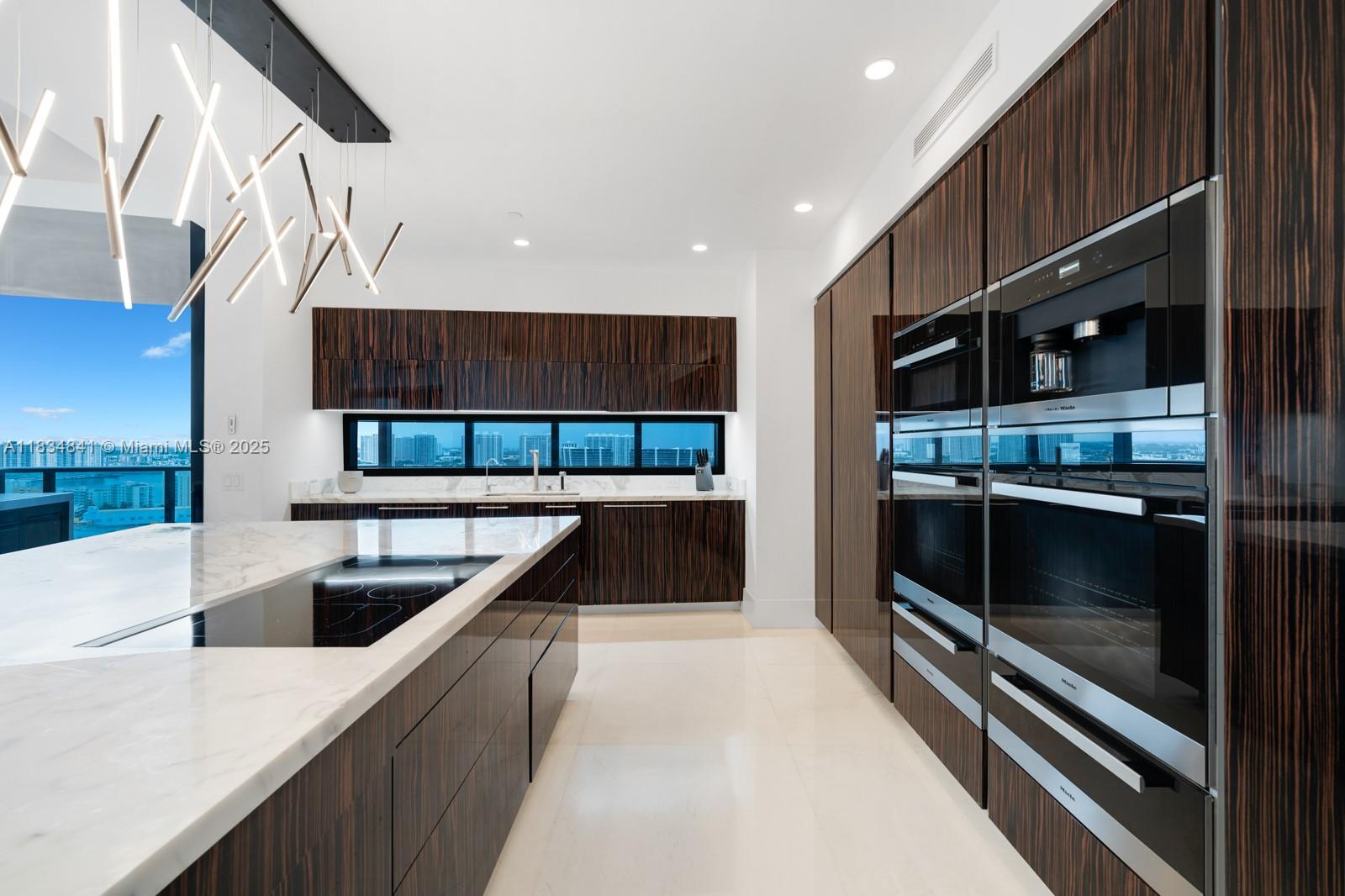 image Porsche Design Tower10