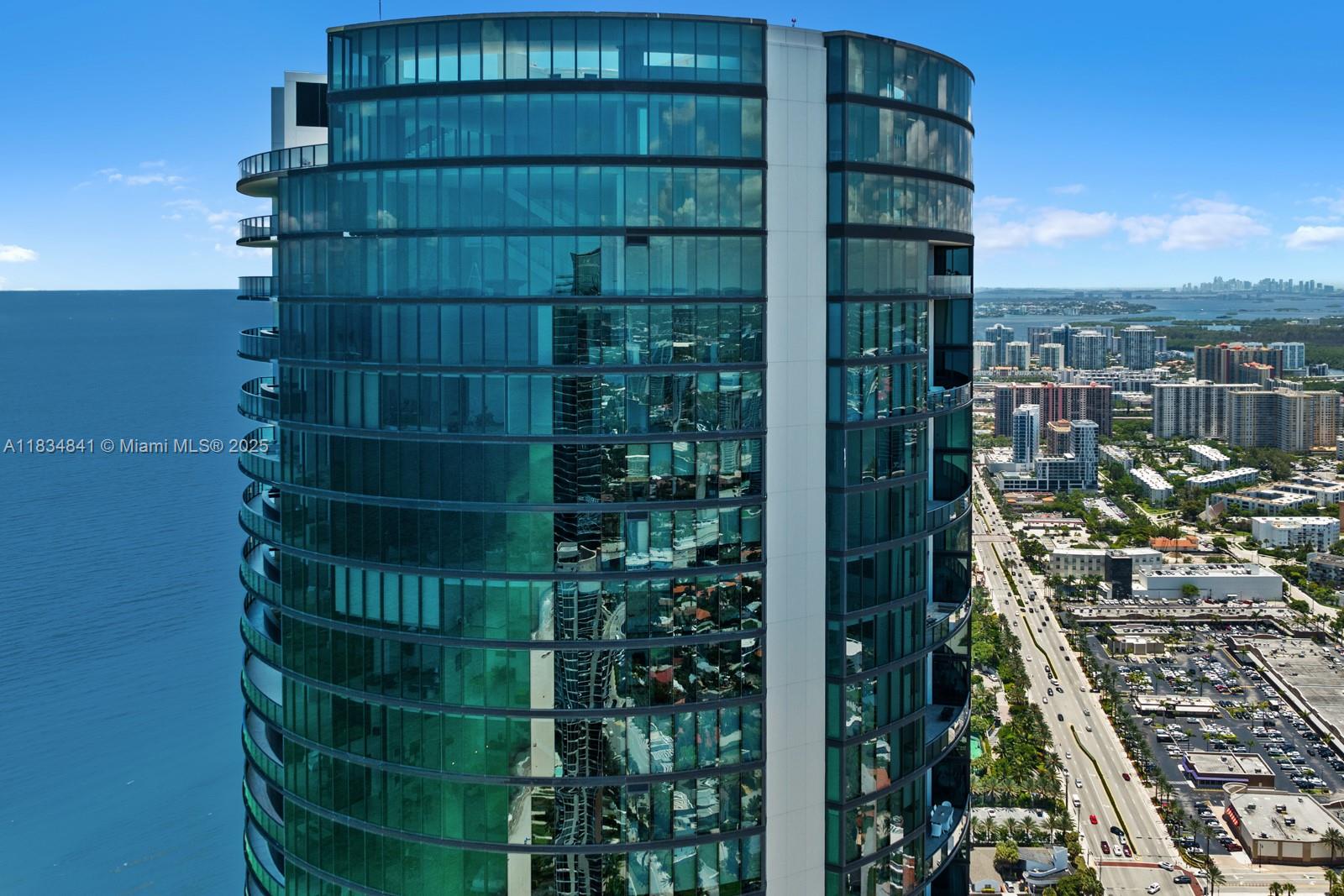 image Porsche Design Tower38