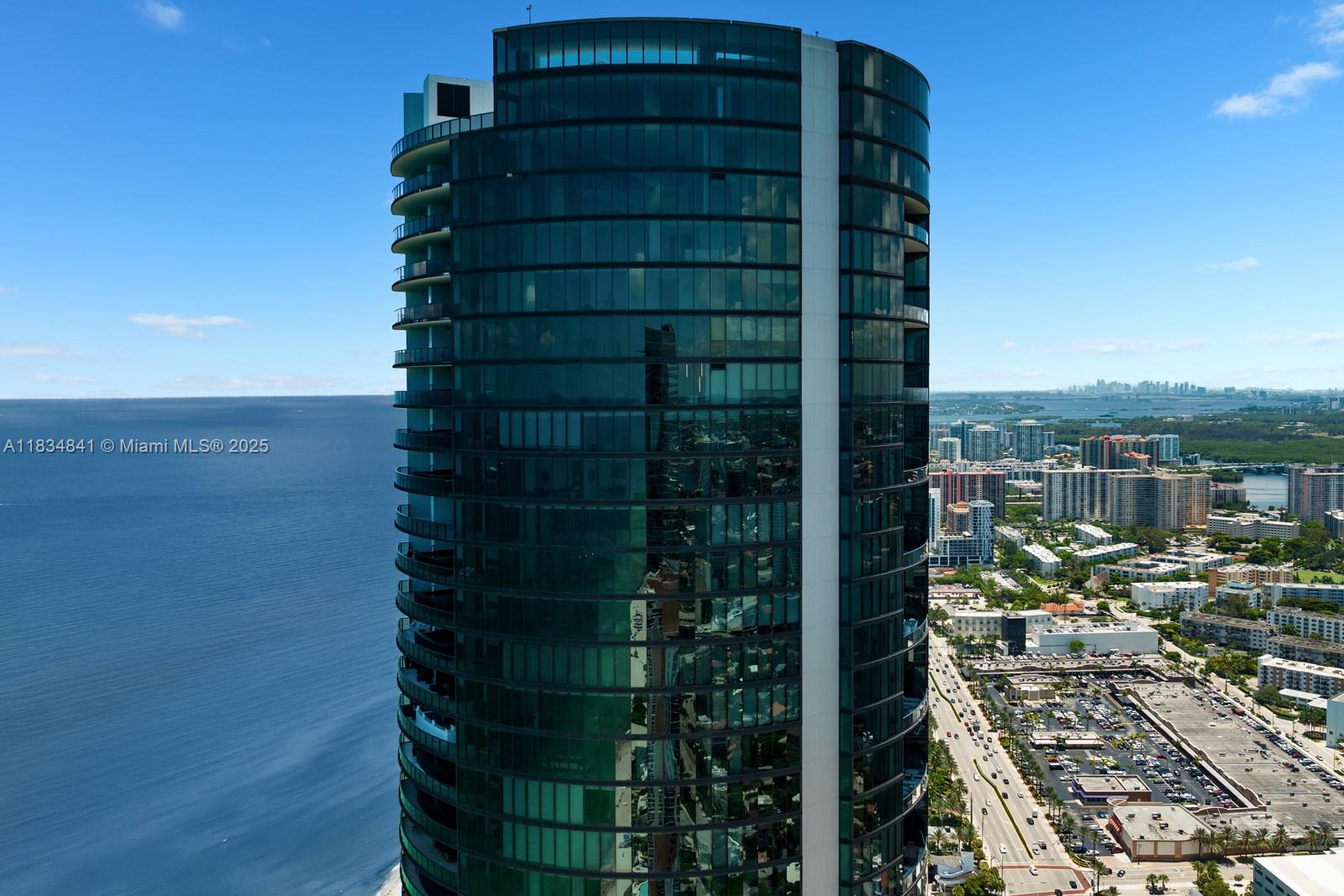 image Porsche Design Tower39